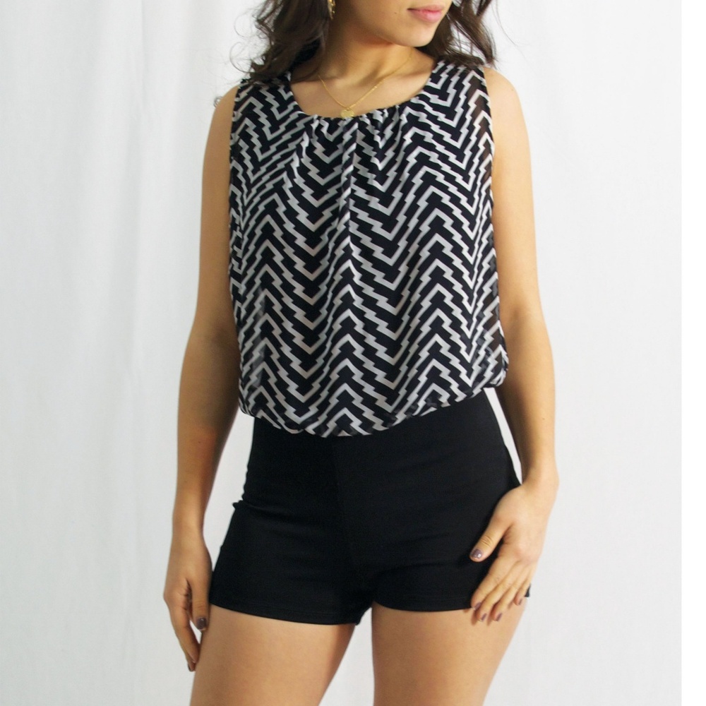 Sleeveless short jumpsuit
